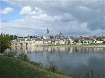 Dans quelle ville a lieu chaque année fin mai-début juin 'Le Festival du Mot' ?
