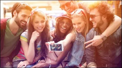 Tu es nouveau/nouvelle dans ta classe et tu commences à te faire des amis.
Tes amis et toi êtes très proches... Après plusieurs mois de relation, les élèves les plus populaires de l'école te proposent de faire partie de leur bande à condition que tu ne fréquentes plus tes potes. Que dis-tu ?