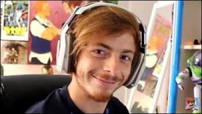 Comment s'appelle ce youtubeur ?
