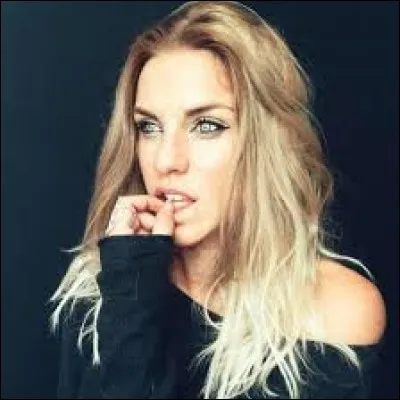 Comment s'appelle cette youtubeuse ?