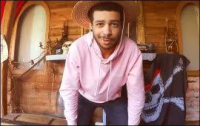 Comment s'appelle ce youtubeur ?