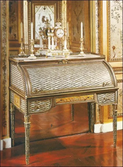 Quel prénom portait Riesener, le célèbre ébéniste français ?