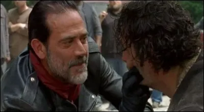 Pourquoi Negan demande-t-il à Rick de couper le bras de Carl ?