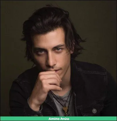 Qui est ce gar&ccedil;on ?