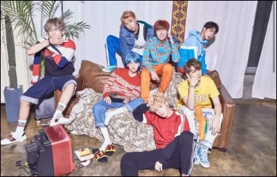 Durant quel mois le MV de "DNA" est-il sorti ?