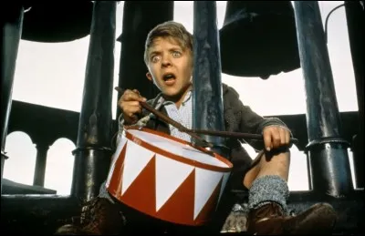 Charles Aznavour a-t-il joué dans le film "Le Tambour" ?