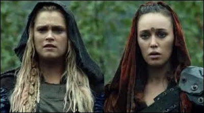 Juste avant (épisode 12 de cette même saison), Clarke apprend, par l'intermédiaire de Bellamy, que le Mont prévoit de lancer un missile sur le camp réunissant Trikru et le Peuple du Ciel. Quelle décision prennent Clarke et Lexa ?