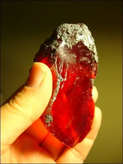 Dans "Harry Potter à l'école des sorciers", Harry est face à plusieurs épreuves pour récupérer la pierre de résurrection. Quelle épreuve te paraîtrait la plus facile ?