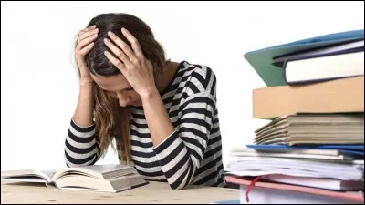 De retour à la maison, vous devriez faire vos devoirs. Comment cela se dit-il en anglais ?