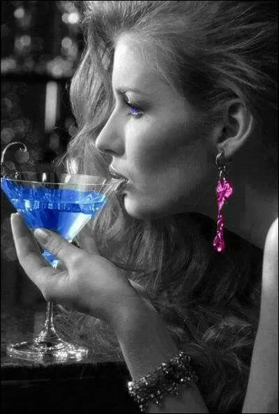 De quelles années était la femme à qui Sardou rendait hommage dans sa chanson ?