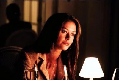 Qui est le rival de Catherine Zeta-Jones dans 'Intolrable Cruaut' ?