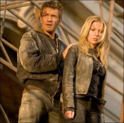 Dans le film 'The Island', que sont Ewan McGregor et Scarlett Johansson ?