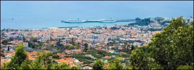 C'est la capitale de l'archipel portugais de Madère :