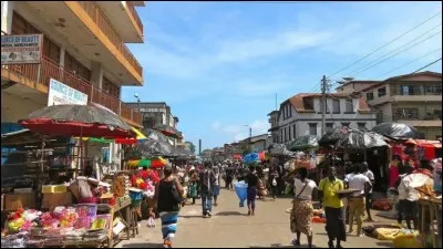 Cette ville africaine, capitale et plus grande ville de Sierra Leone, c'est :