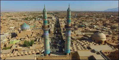 Cette vieille ville d'Iran, située au centre du pays sur des plateaux arides, c'est :