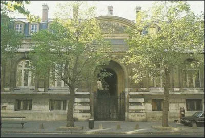 Qui occupe l'hôtel de Vendôme ?