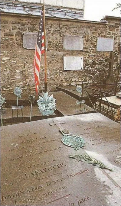 Dans quel cimetière peut-on voir la tombe de La Fayette ?