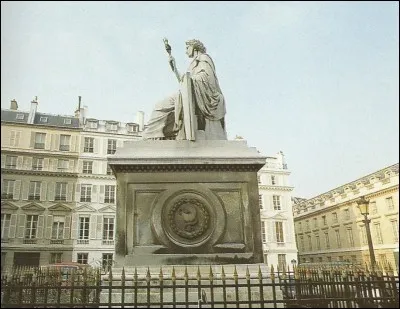 Quel nom porte cette statue de la place du Palais-Bourbon ?