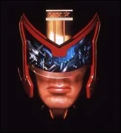 Quel acteur incarne 'Judge Dredd' ?