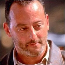 Qui accompagne Jean Reno dans la fort amazonienne dans 'Le Jaguar' ?