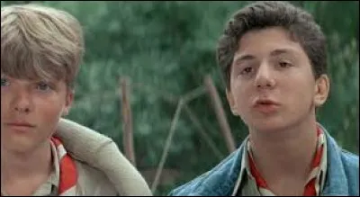 ''Scout toujours'' : Le petit Olivier va partir vivre de belles aventures avec les scouts. Quel acteur a réalisé ''Scout toujours'' ?