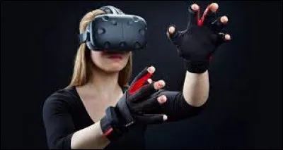 M. Saladin parle de la réalité numérique à M. Morel. Quel lieu découvert le 4 novembre 1922 évoque-t-il pour lui expliquer ce progrès de la technologie ?