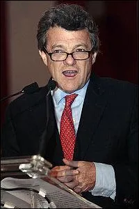 Il a t maire de Valenciennes, et maintenant ministre, c'est ...