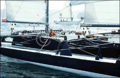 Quel skipper a disparu en mer avec son bateau nommé 'Manureva' ?