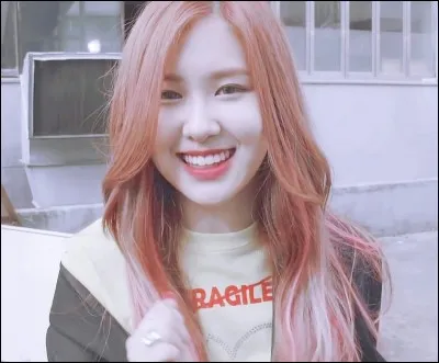 Et enfin, qui est la plus petite (en taille) du groupe ?