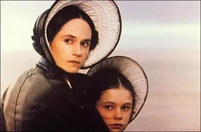 Dans quel pays est envoye Holly Hunter dans 'La Leon de Piano' ?