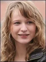 Qui est la mre de Lola dans le film 'LOL (Laughing out loud)' ?