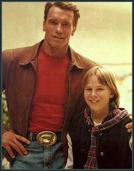 Quel genre de personnage incarne Arnold Schwarzenegger dans 'Last Action Hero' ?