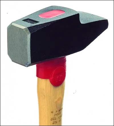 Qui a accepté que l'on tape avec un marteau sur la main d'Olivia ?