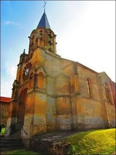 Nous terminons notre balade au pied de l'&eacute;glise Saint-Pierre-et-Saint-Paul de Vittarville. Petit village de l'arrondissement de Verdun, peupl&eacute; de 75 habitants, il se situe dans le d&eacute;partement ...