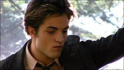 Edward n'est pas humain , il est quoi ?