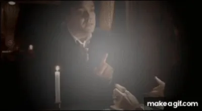 Que dit la voyante à Francis quand il lui dit : ''Madame, respectez'' ?