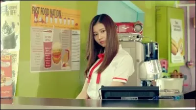 Dans lequel de leurs MV Sana apparaît-elle ?