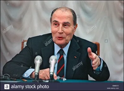 En mai 1981, François Mitterrand est élu président de la République.