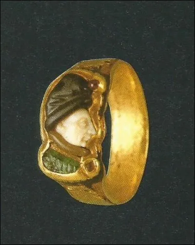 À qui appartenait cette bague ?