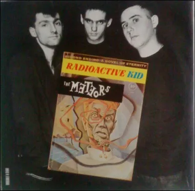 Au sein de quelle sc&egrave;ne musicale, &agrave; Londres, les Meteors ont-ils fait leurs d&eacute;buts avant de faire du psychobilly ?