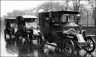 Quelles voitures ont été réquisitionnées par l'armée française lors de la première bataille de la Marne en septembre 1914 ?