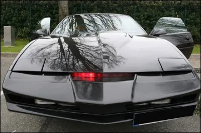 Quelle est la particularité de 'KITT', la voiture de la série télévisée K 2000 ?