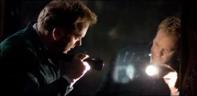 Dans quel endroit se trouvent les mirroirs hants de 'Mirrors' ?