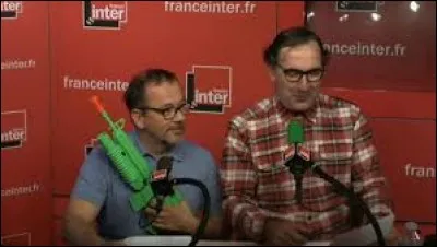 ''36 15 Code emploi'' : François Morel ressuscite les Deschiens en 2015 sur France Inter. Avec une intelligence médiocre et un physique ingrat, le jeune Thomas avait le choix entre devenir terroriste ou amant de ------------------ qui présentait les JT de TF1 le week end.