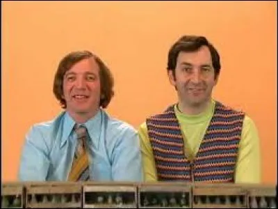 Dans ''36 15 Code Mon corps m'appartient'', M. Morel fait une boulette en pensant que Bruno Lochet va subir de la chirurgie esthétique alors que les interventions ont déjà eu lieu comme indiqué dans les propositions ! Quelle personne a annoncé sa bisexualité ?