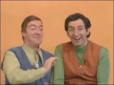 Dans ''36 15 Code MDR'', M. Duquesne imite sa postière quand elle annonce le prix de l'affranchissement d'une lettre : 3 francs. À quelle somme est-ce équivalent en euros ?