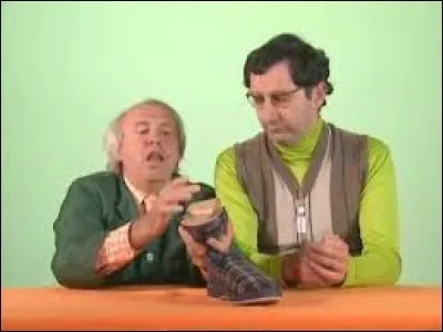 Dans ''36 15 Code Nos anciens'', M. Saladin a trouvé une astuce pour que les petits vieux ne fassent plus de fugues : les charentaises à semelles collantes. Ainsi, on peut les récupérer rapidement, on les met devant Julien Lepers et ils nous font plus chier. Quelle émission animait Julien Lepers ?