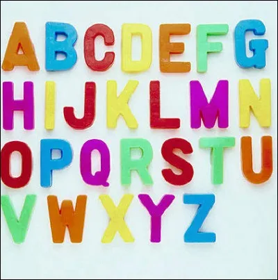 Quelle lettre complète cette suite logique : M P S 