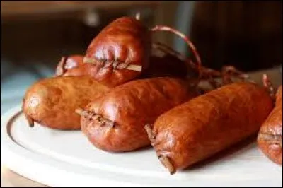 Dans ''L'Assiette de charcuterie'', on peut voir une belle saucisse de Morteau. Dans quel massif montagneux produit-on cette charcuterie ?