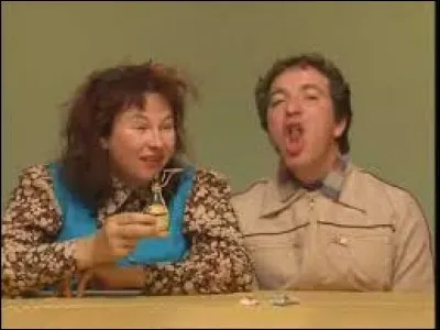 ''Lesson of english'' avec Yolande et Bruno Lochet ! On y apprend du vocabulaire qui tourne autour du thème des boissons. Quels mots ne sont donc pas prononcés ?